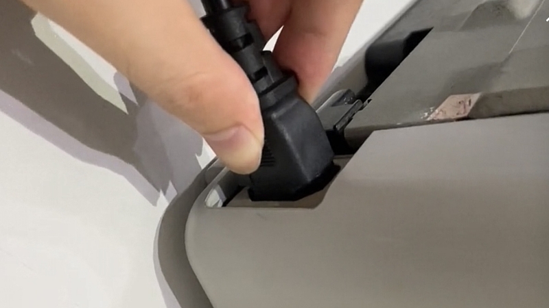 Nếu cáp kết nối bị hư thì nên thay cáp mới