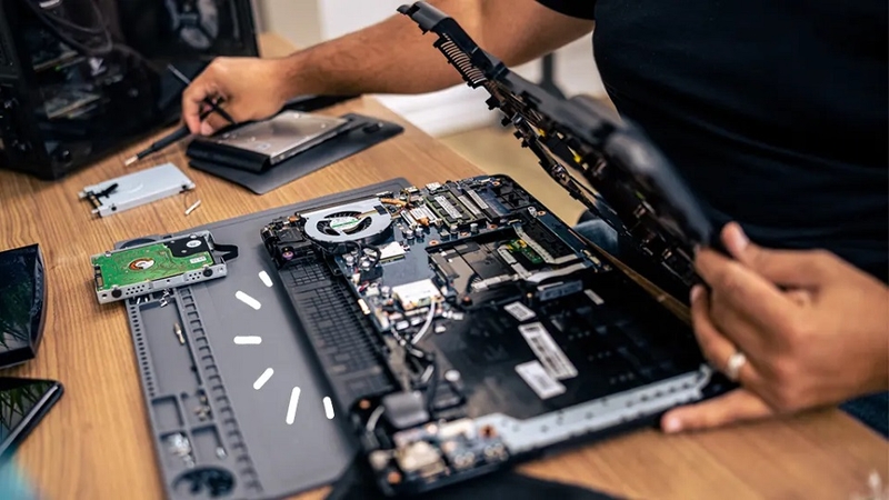 Dấu hiệu nhận biết tấm chắn màn hình laptop cần thay mới