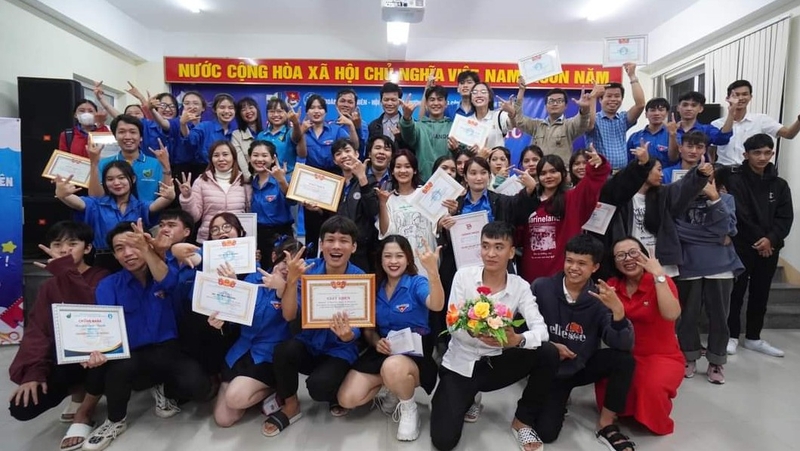 Tân sinh viên có nên tham gia câu lạc bộ 2