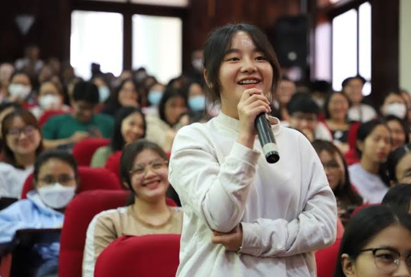Tân sinh viên có nên tham gia câu lạc bộ 9