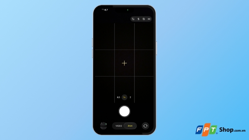Mở ứng dụng Camera để tắt đèn pin