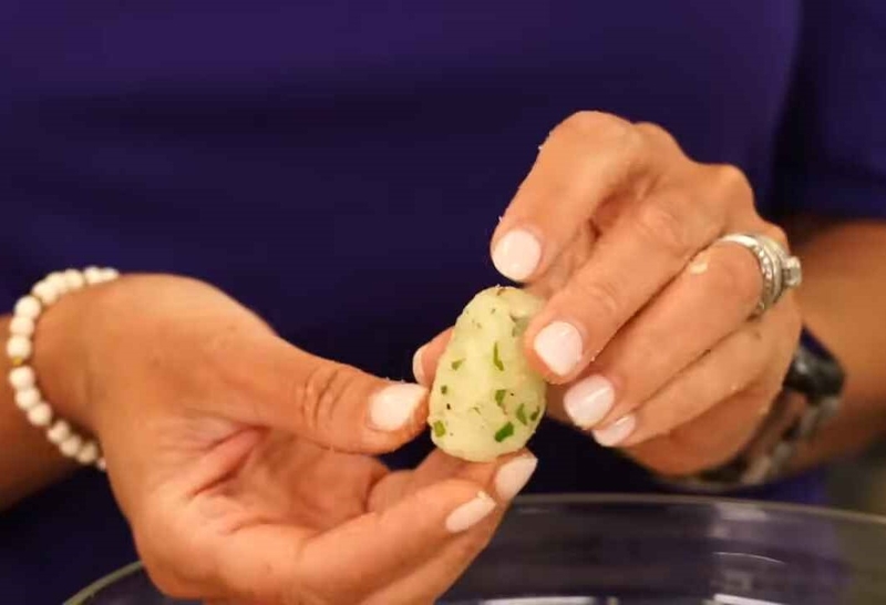 Nặn Tater Tots
