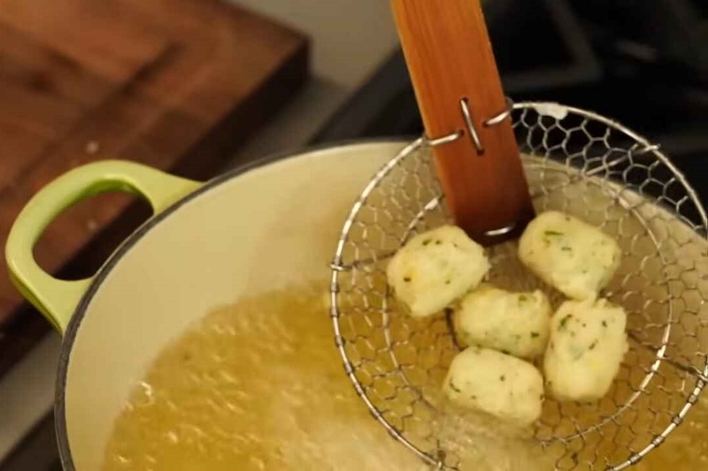 Chiên Tater Tots