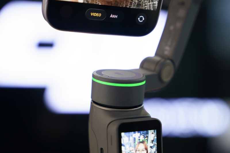 tay-cam-gimbal-dji-osmo-mobile-8p-advanced-tracking-combo-5.jpg