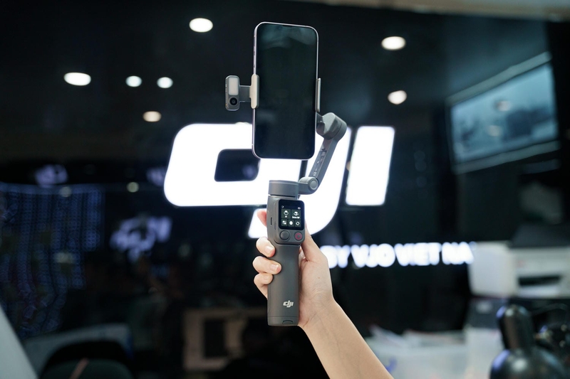tay-cam-gimbal-dji-osmo-mobile-8p-creator-combo-1.jpg