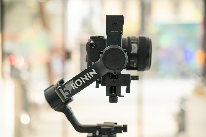 Tay cầm Gimbal DJI RS 5 - Điều khiển lấy nét chính xác với Focus Pro Motor