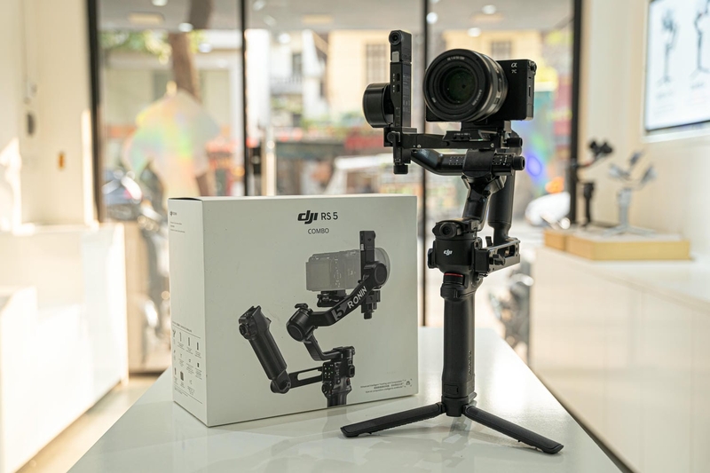 Tay cầm Gimbal DJI RS 5 Combo - Cổng RSA mở rộng khả năng tùy biến