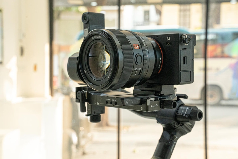 Tay cầm Gimbal DJI RS 5 Combo - Thiết kế plate tháo nhanh hai tầng