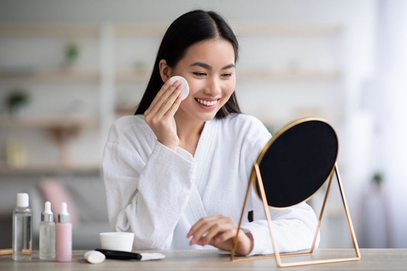 Tẩy trang xong có cần rửa mặt không 1