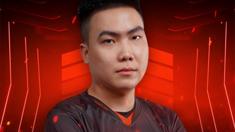 Trước khi đầu quân cho Team Flash, anh đã thi đấu các môn thể thao điện tử khác