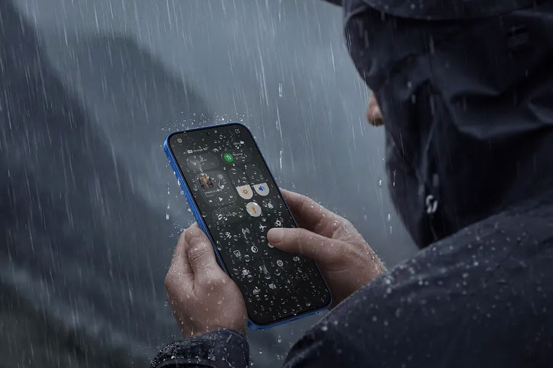 Rain Touch giúp CAMON Slim 5G duy trì cảm ứng khi sử dụng dưới mưa.