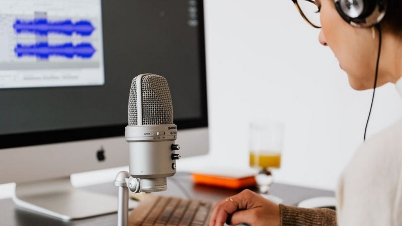 Trước khi thu âm, livestream, làm podcast