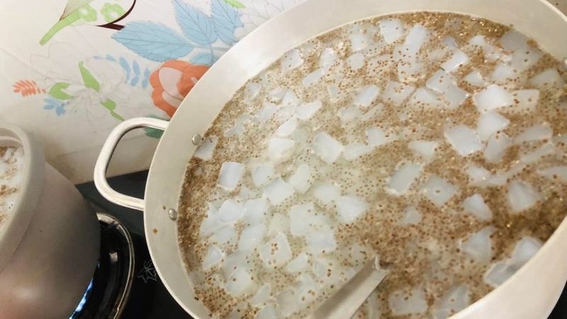 Nấu thạch dừa hạt chia