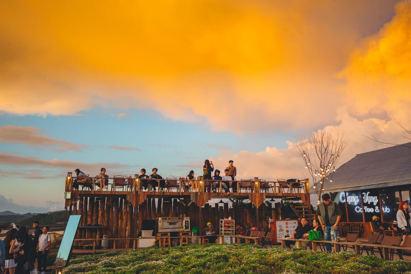 Ghé quán cà phê có view đẹp
