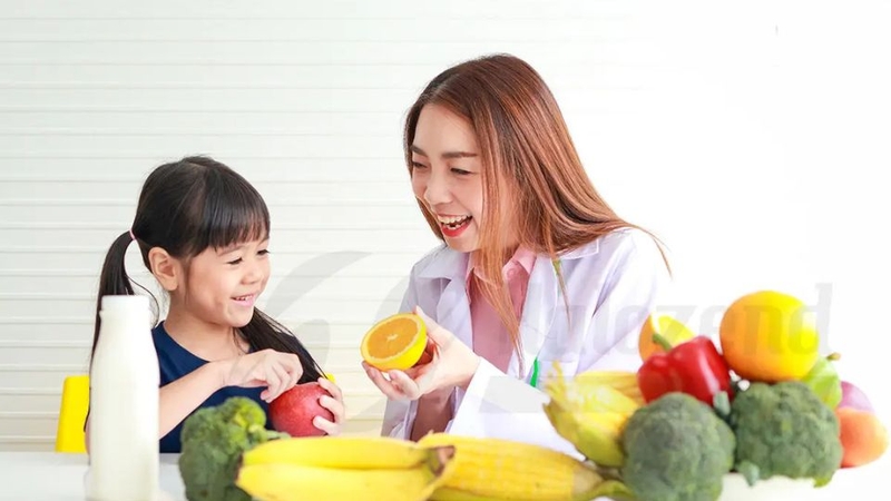 Theo các chuyên gia dinh dưỡng, trẻ mẫu giáo nên bổ sung 2 đơn vị quả và 2 đơn vị rau mỗi ngày