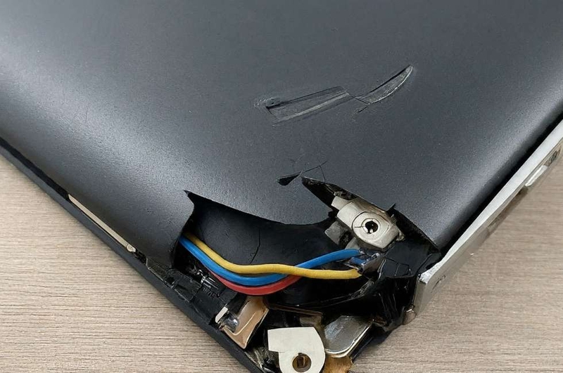 thay bản lề laptop bao nhiêu tiền 2026 1