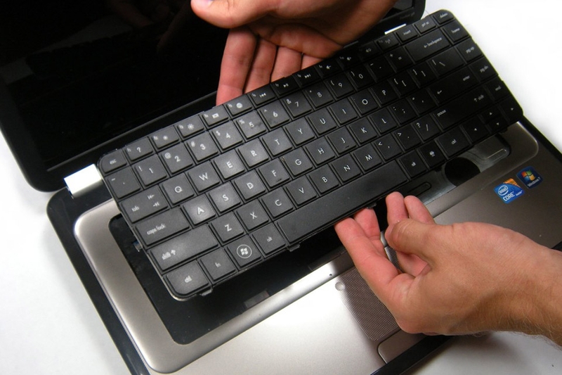 Thay bàn phím laptop giá bao nhiêu 6