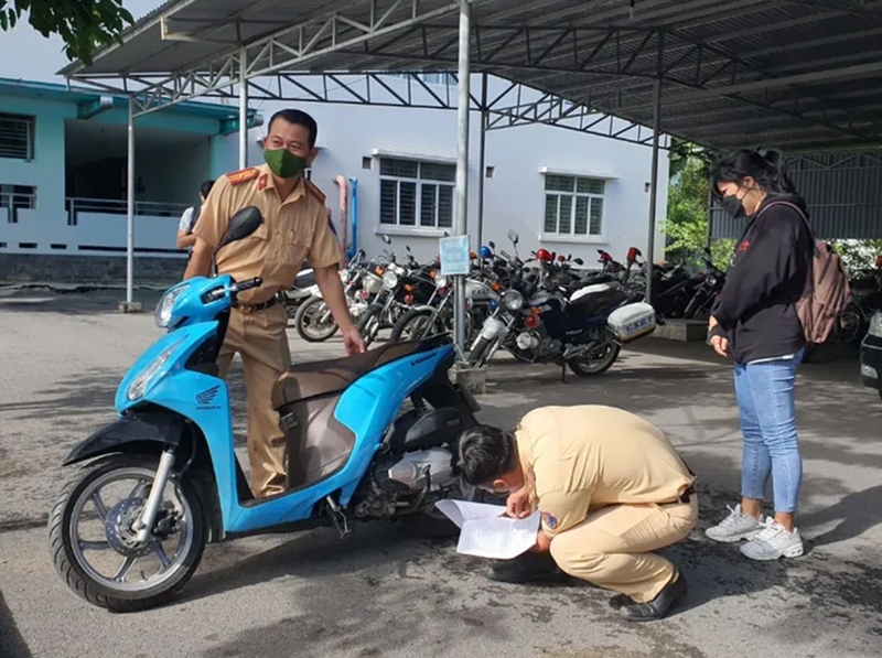 Thay đổi màu sơn xe máy phạt bao nhiêu - 05