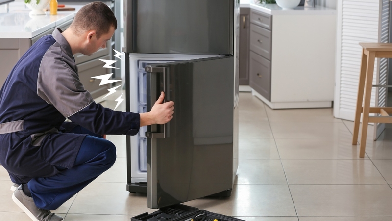 thay gioăng tủ lạnh Electrolux 2