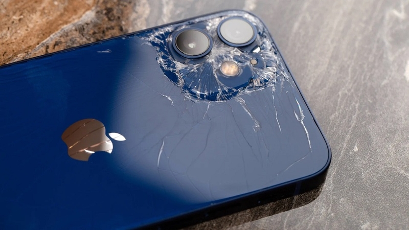 Thay kính lưng iPhone có ảnh hưởng gì không?