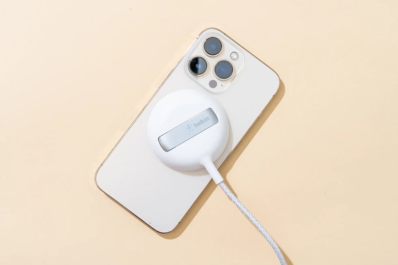 Thay kính lưng có ảnh hưởng đến sạc không dây và sạc nhanh của iPhone không?
