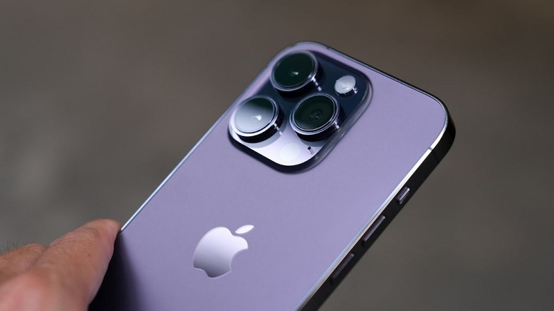 Thay kính lưng iPhone giá bao nhiêu?