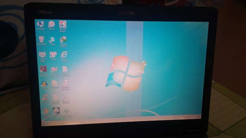 Màn hình laptop ASUS xuất hiện sọc dọc