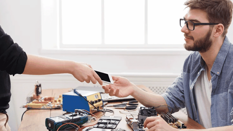 Nên chủ động sao lưu toàn bộ dữ liệu trước khi sửa máy