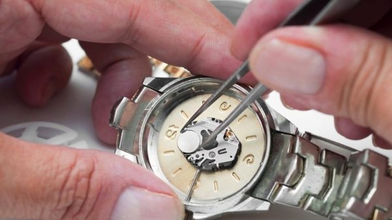 thay pin đồng hồ 1