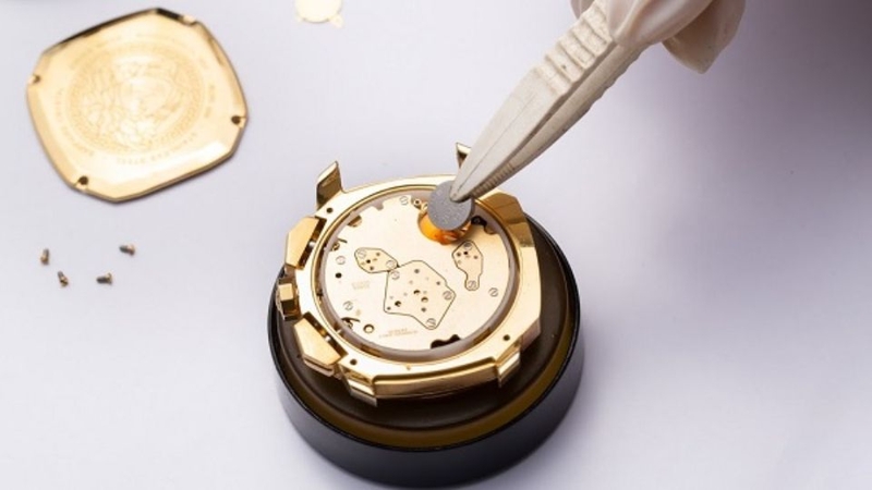thay pin đồng hồ 4