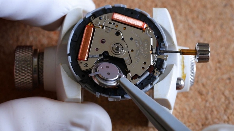 Pin đồng hồ Kinetic