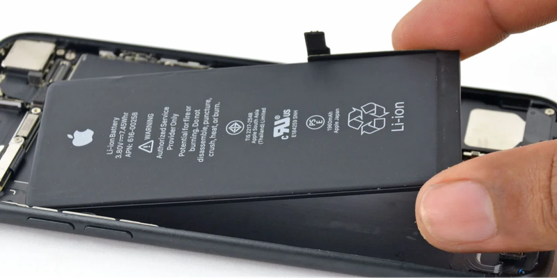 Thay pin iPhone có mất chống nước không?
