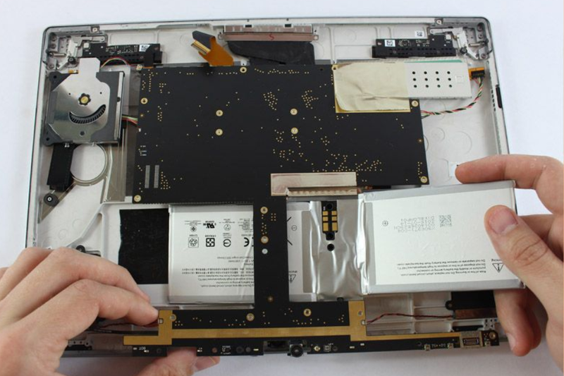Thay pin laptop Microsoft Surface giá bao nhiêu 2026 (1)