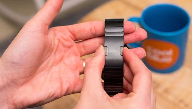 Thay và siết chặt dây Apple Watch - 02