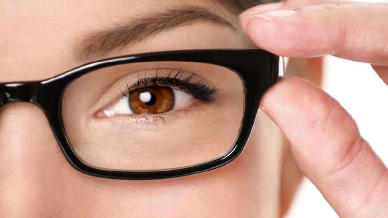 Thị lực 2/10 là cận bao nhiêu độ? 4