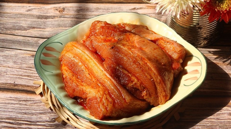 Bước 2: Ướp thịt