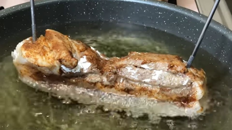 Bước 3: Rán thịt