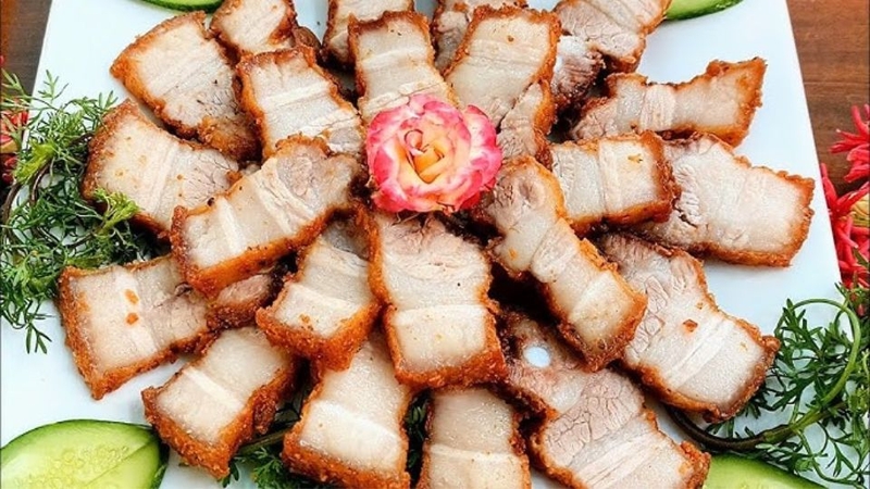 Thịt ba chỉ rán húng lìu ăn với gì ngon?