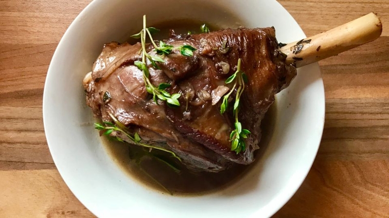 Thịt cừu hầm rượu vang