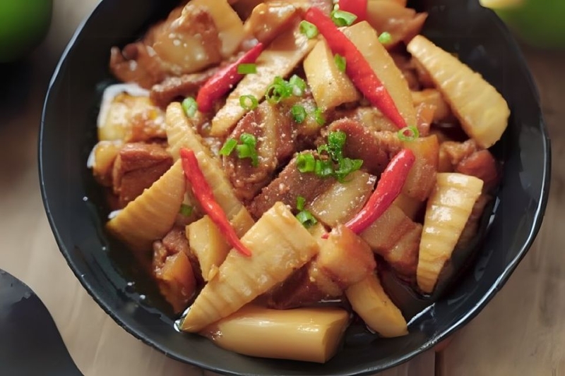 thịt kho nước cốt dừa măng