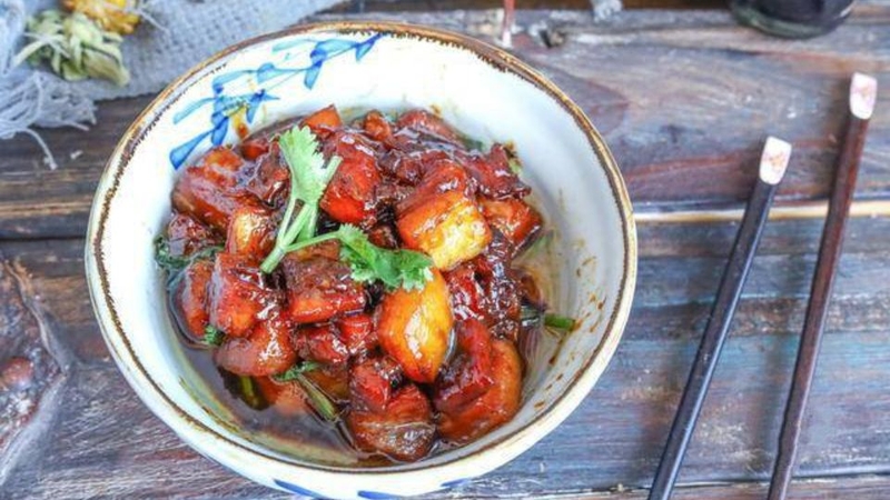 Thịt lợn mán kho tộ