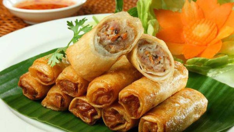 Nem chua, chả giò 200.000 đồng