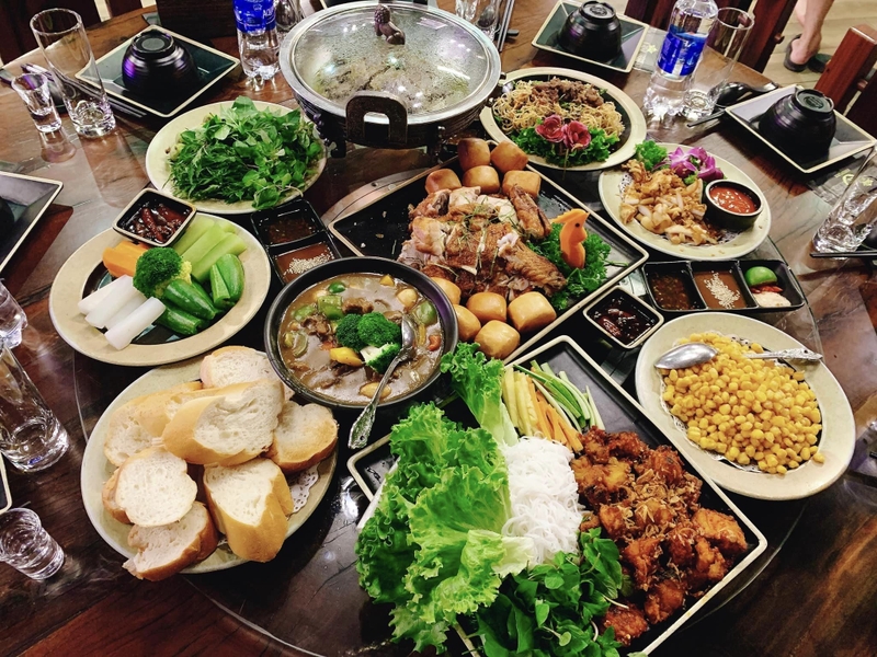 thực đơn tiệc cho 10 người 6