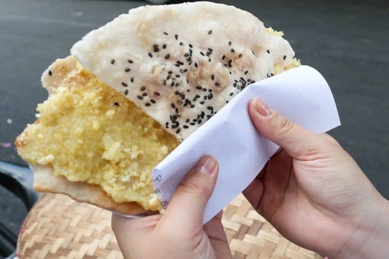 thưởng thức bánh đa kê đậu xanh