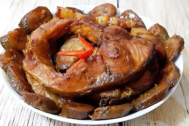 Cá trắm kho chuối xanh 3