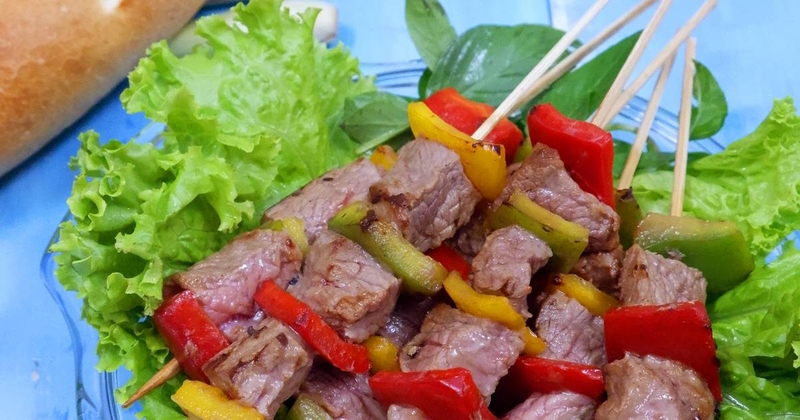 bo nuong xien que