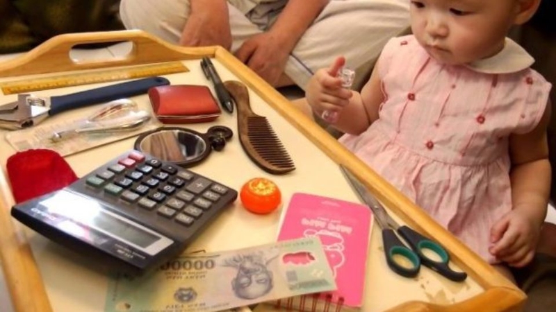 Nghi thức chọn đồ vật dự đoán tương lai