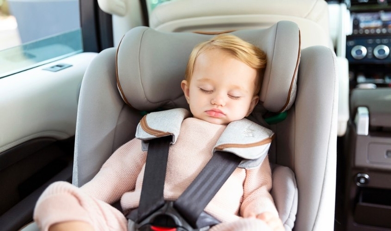 luu y khi chon ghe o to tre em