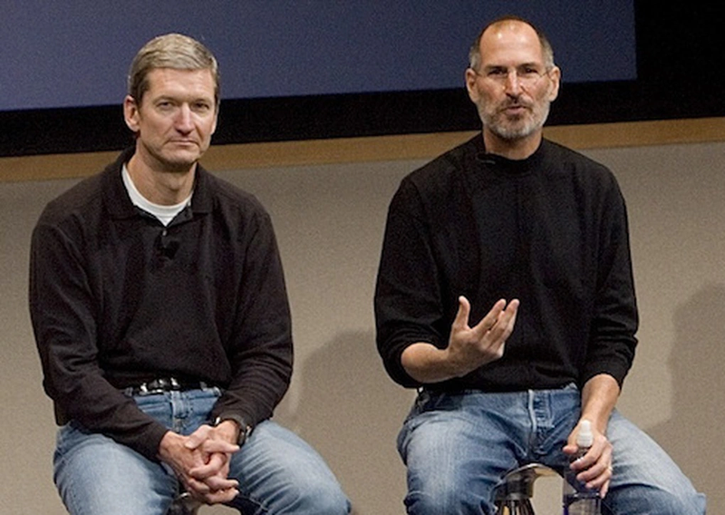 Steve Jobs từ chức CEO và chuyển giao cho Tim Cook