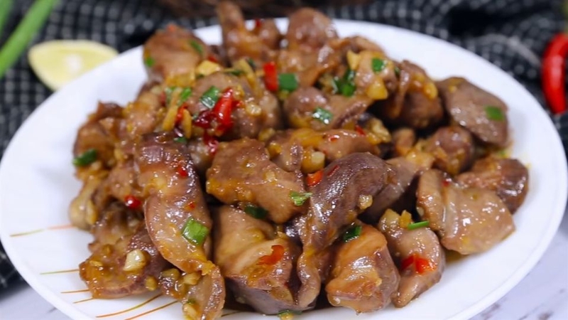 Bước 7: Thưởng thức món tim gà cháy tỏi